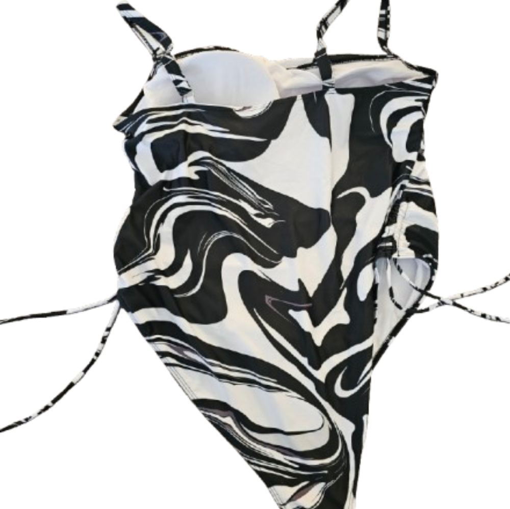 Swimsuit Plus Size One Piece Black & White  NWOT - Picture 5 of 7
